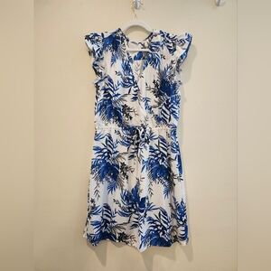 41 Hawthorn, size large, blue and white